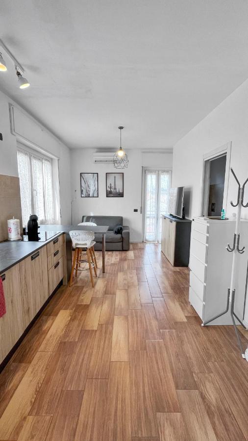 Grazioso E Luminoso Bilocale A Bernareggio Appartement Carnate Buitenkant foto